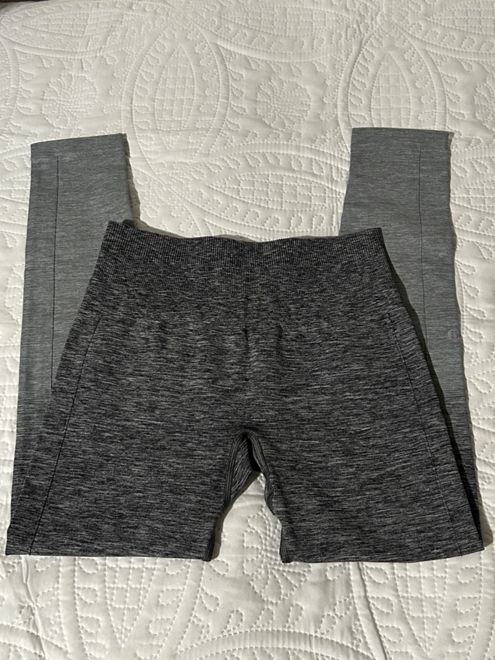 LULULEMON - Seamless Gray Ombre Leggings SZ: 8 - Picture 6 of 6
